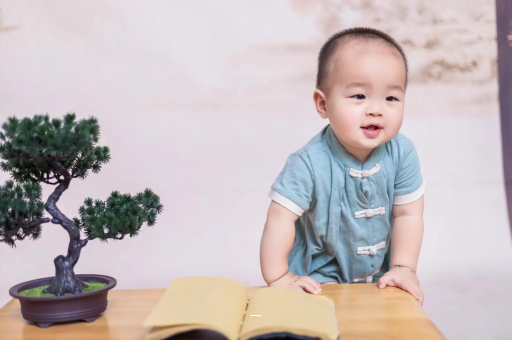 潮州宝宝抓耳朵是什么原因